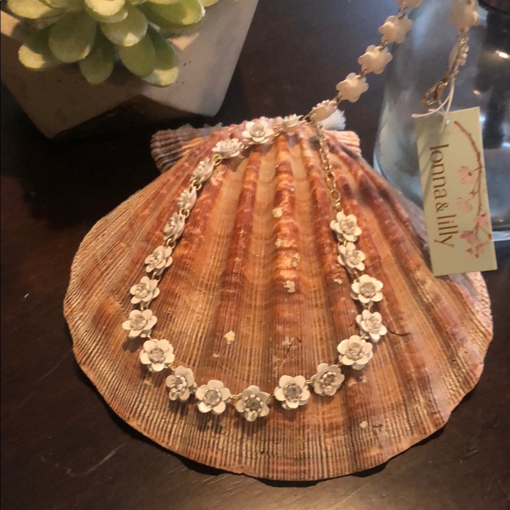 lonna & lilly White Floral Necklace